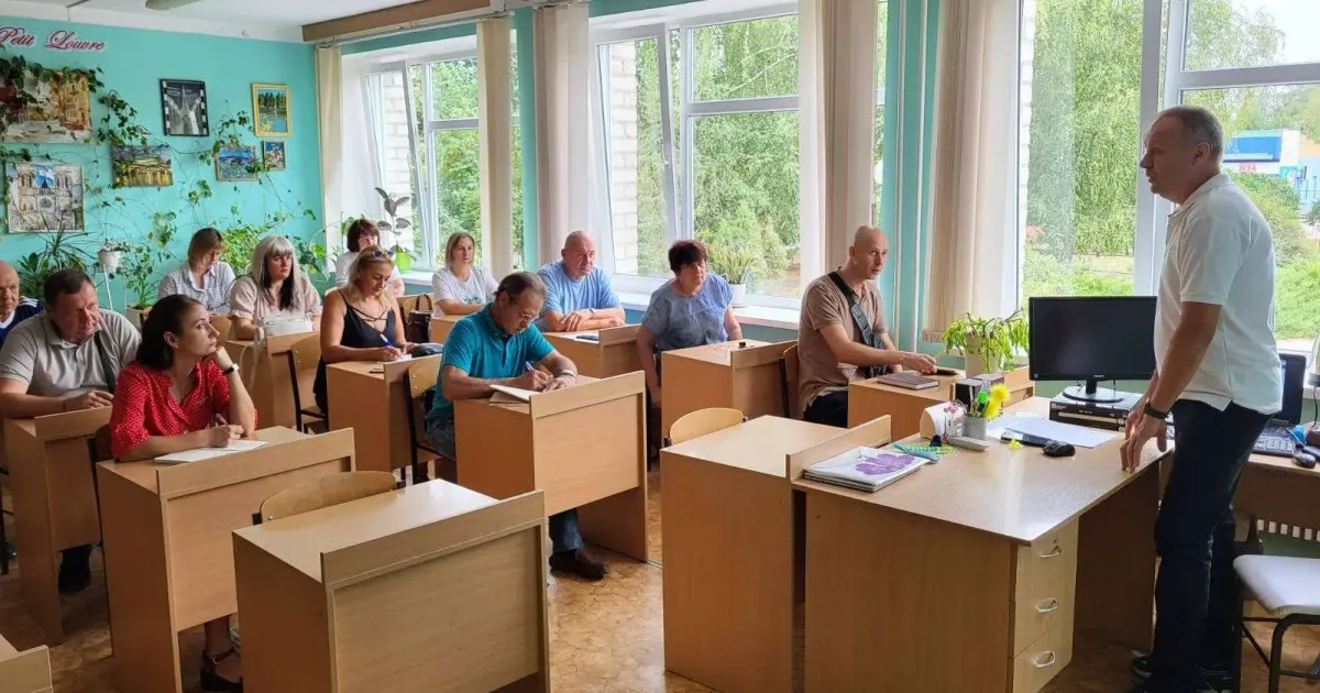 Фото КУ "Валківський центр професійного розвитку педагогічних працівників" 28 серпня 2024 року за координації директора Центру Валентини Олійник пройшла серпнева педагогічна локація для вчителів Захисту України та фізичної культури «Актуальні питання організації освітнього процесу з викладання предметів «Захист України» та «Фізичної культури».