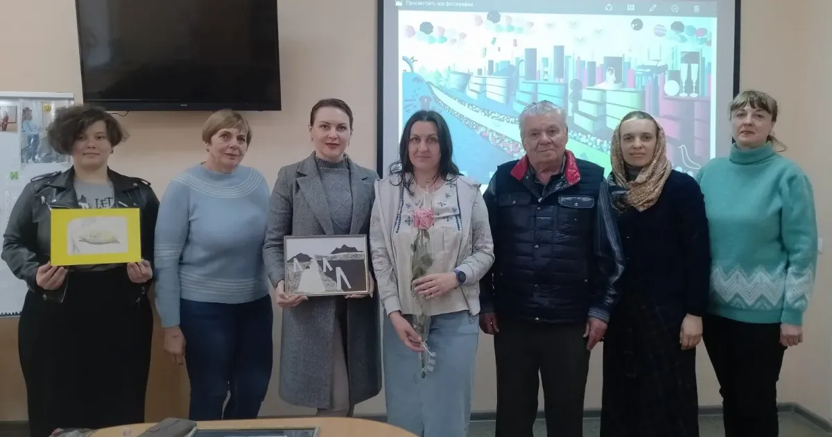 Фото з аукціону від Молодіжного хабу Уперше на Валківщині у приміщенні Молодіжного хабу «Розвиток» при Валківській публічній бібліотеці відбулася виставка-продаж hand-made листівок з краєвидами рідного краю під назвою «Валківські миті» від авторки Наталії Пікіної.