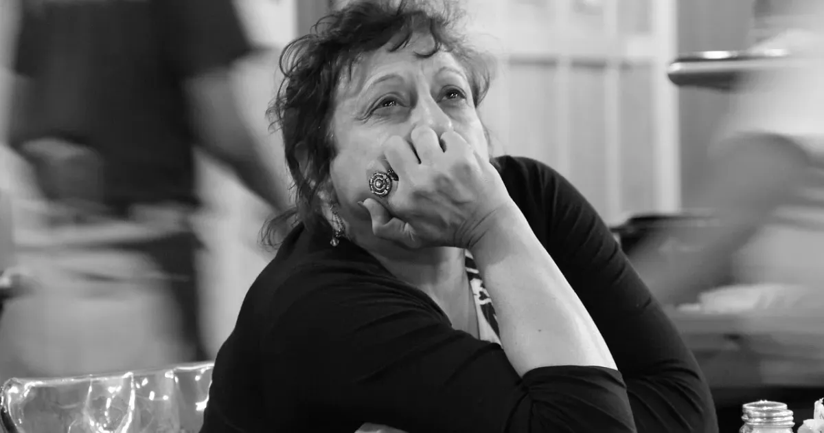 Фото з вільного доступу Сім’ї полонених чи зниклих безвісти, які потребують юридичної підтримки, можуть отримати її, звернувшись до системи безоплатної правничої допомоги. Юристи допоможуть звернутися до установ, що займаються пошуком чи обміном, а також щодо встановлення відповідного статусу члена родини зниклого/полоненого, отримання виплат та інших питань.