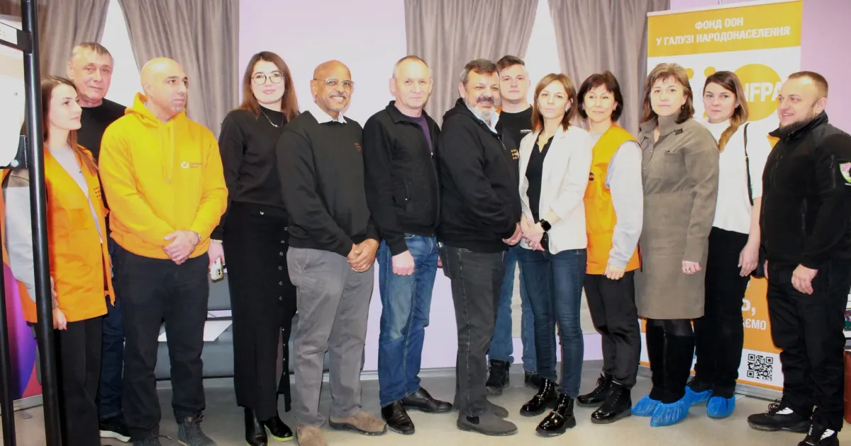 У Валках відкрили кімнату для постраждалих від насильства Денний центр соціально-психологічної допомоги з кризовою кімнатою відкрито у Валківській громаді. Це доступний та безпечний простір для постраждалих від домашнього насильства або насильства за ознакою статі, де в комфортних умовах такі люди можуть отримати комплексну безоплатну допомогу.