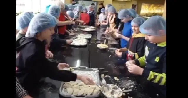 Скрін фрагменту відео Про те, як це було, у соціальних мережах розповіла волонтерка Вікторія Кравцова.