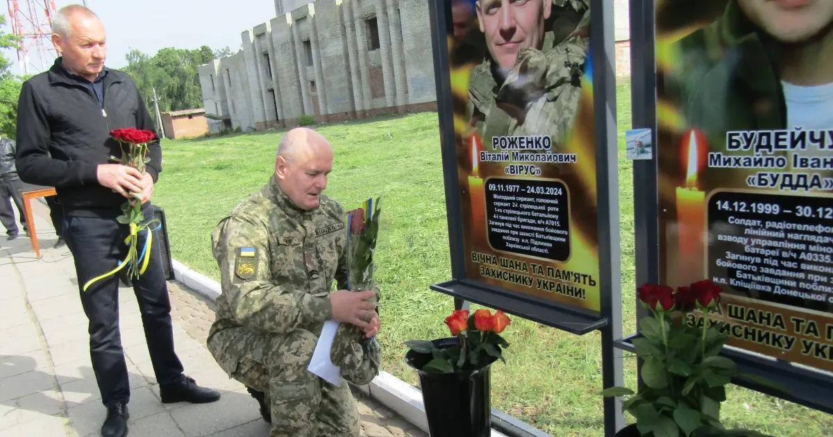 Фото Валківської міської ради Стелу з портретом ще одного Героя з Валківщини нещодавно було відкрито на Алеї Пам’яті у Валках.