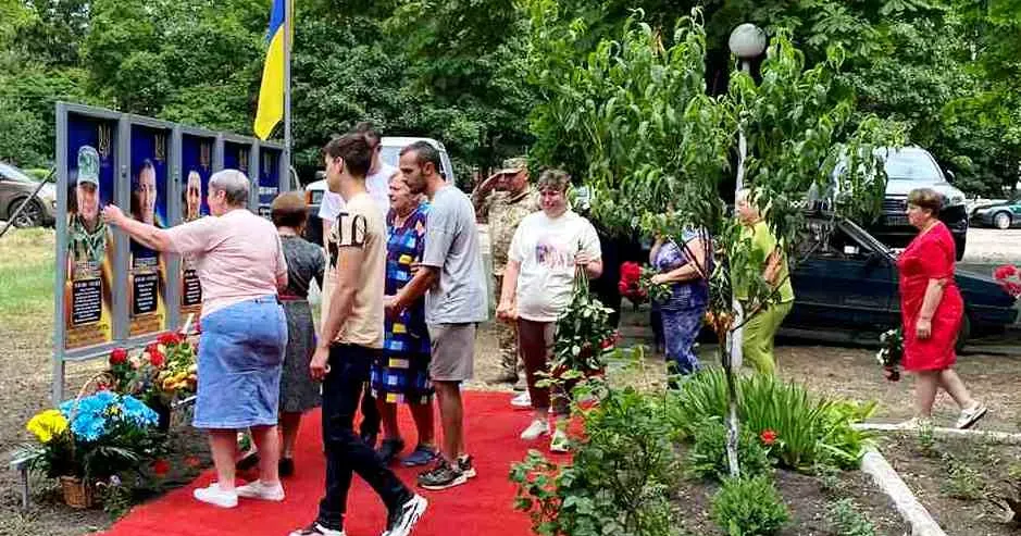 Фото Валківської міськради Мешканці старостату вшанували подвиг своїх земляків, які віддали своє життя за свободу і незалежність України.
