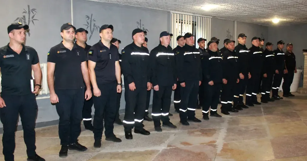 Фото Валківської міськради З нагоди свята колектив Валківських рятувальників – пожежників, працівників аварійно-рятувальних формувань та служб, які борються із наслідками стихії, – привітав міський голова Валерій Скрипніченко.