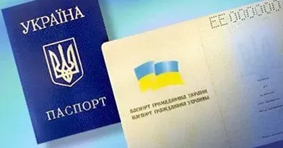 Фото з відкритих джерел Однією з шлюбних традицій в Україні є зміна прізвища жінки при одруженні. Більшість наречених обирають прізвище чоловіка. Після розірвання шлюбу у жінок виникає запитання: як повернути дівоче прізвище і що для цього потрібно?
