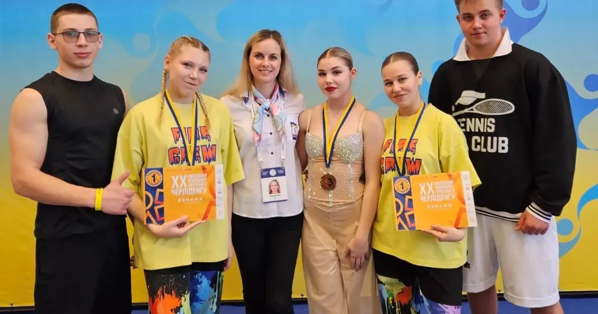 Фото Валківської міськради Команда юних валківчанок, вихованок ДЮСШ «Спорт для всіх», успішно виступила на XX Чемпіонату України з черлідінгу, що проходив 16-17 березня на базі спортивного клубу «Боско-Арена» у Львові.