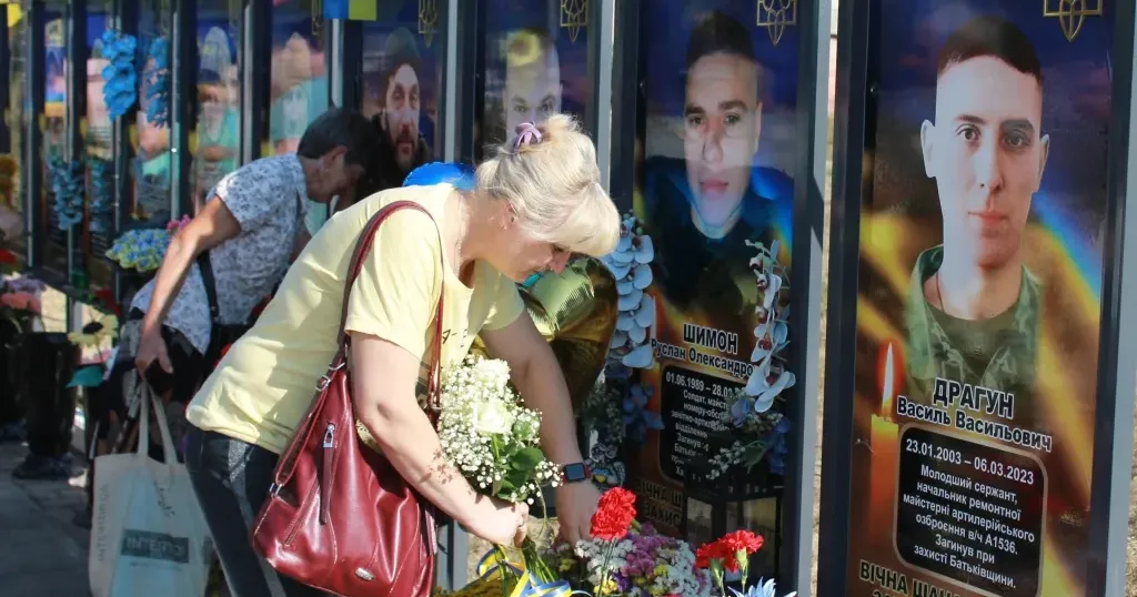 Фото Валківської міської ради Населеними пунктами Валківщини прокотилися урочисті мітинги на вшанування пам’яті земляків-героїв.