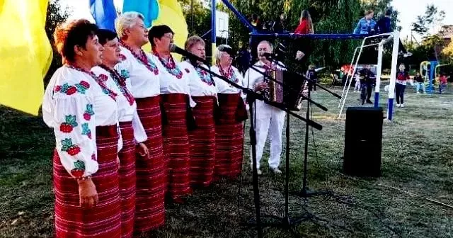 Відповідно до Закону України «Про забезпечення санітарного та епідемічного благополуччя населення», у нічний час із 22.00 до 8.00 на захищених об’єктах забороняються гучний спів і викрики, користування звуковідтворювальною апаратурою та іншими джерелами побутового шуму, проведення салютів, феєрверків, використання піротехнічних засобів.